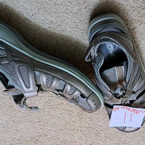 MERRILL GOLD GREEN SANDALS